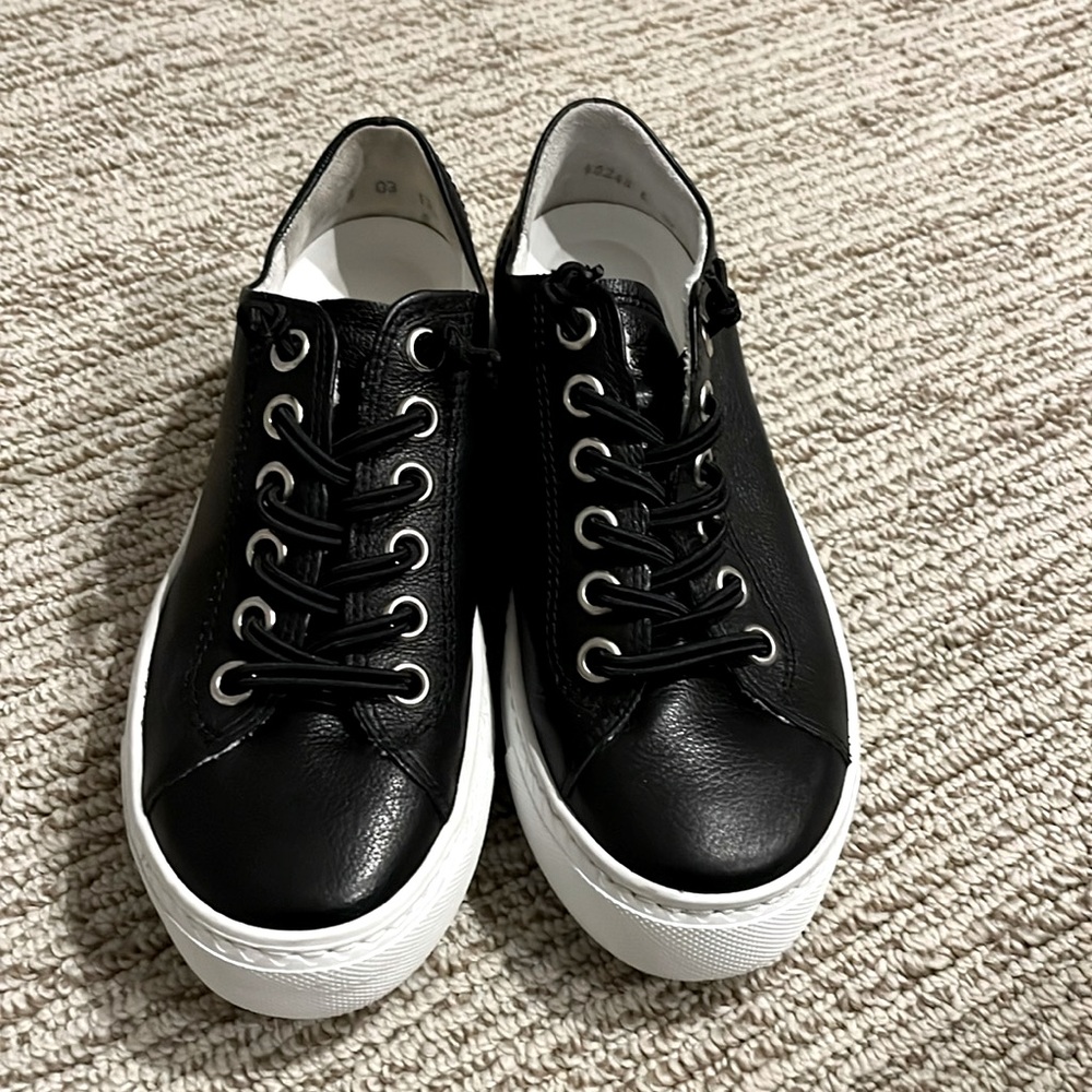 Women's Paul Green Black Leather Sneakers NWT size 5.5